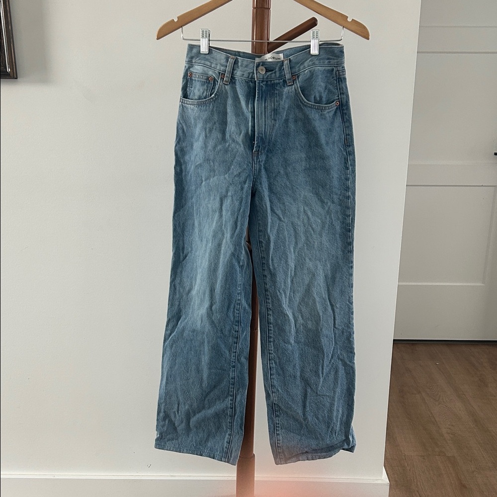 Aritzia Denim Forum Farrah Hi-Rise wide. Size 26. Excellent condition.